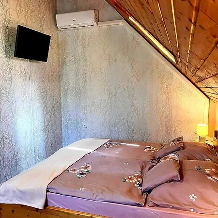 Dora Apartment *