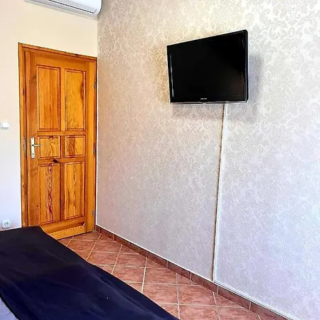 Apartment Dora *